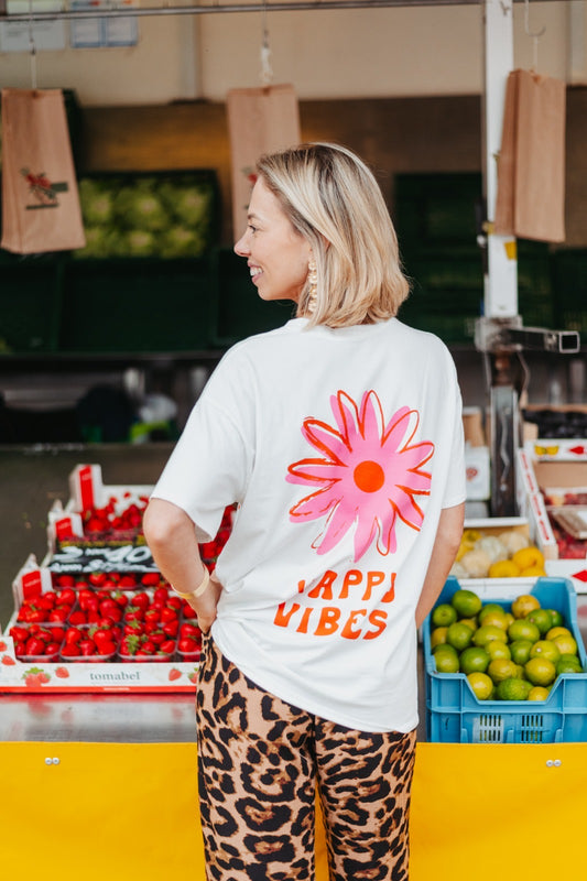 Happy vibes t-shirt wit